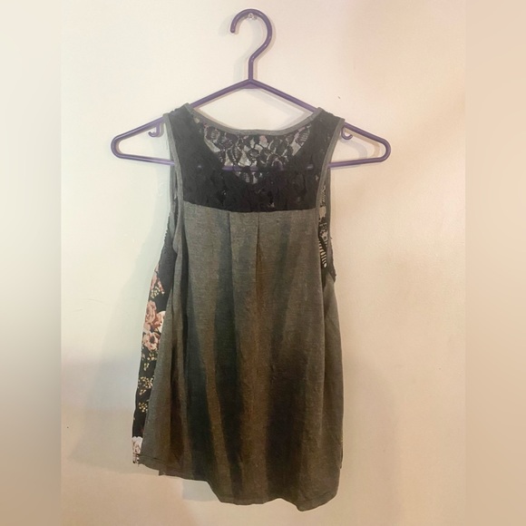 6 Summer Tops XS,S,M - Picture 10 of 15